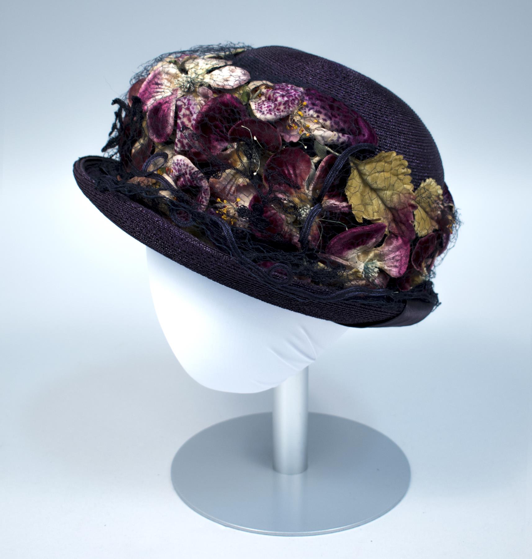 Image of Purple straw hat with velvet flowers, 1923